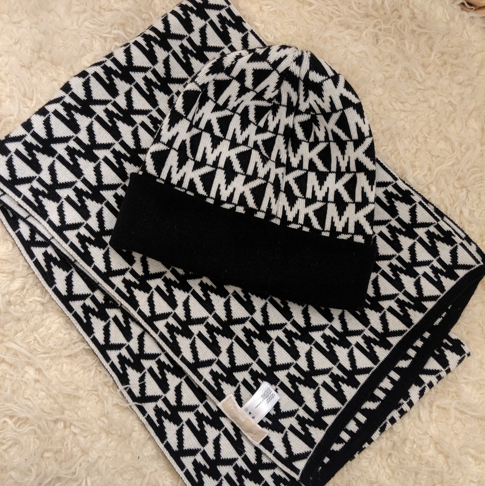 MICHAEL Michael Kors Scarf and Hat Set